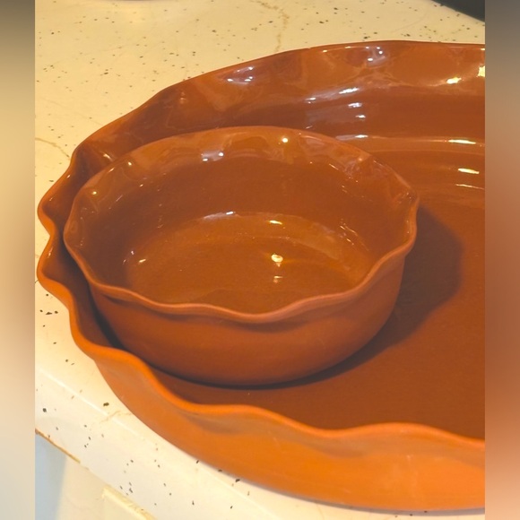 Crate and Barrel 1 Piece Chip & Dip Serving Tray.Glazed Terra Cotta 11.5 Across - Picture 5 of 9